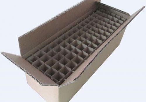 Thùng carton 3 lớp có khay chia ô